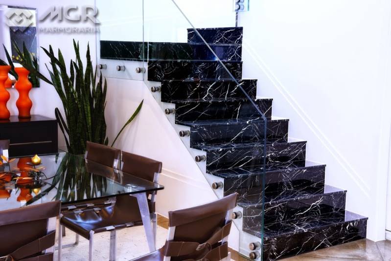 Escada de Mármore Preto Preço Tucuruvi - Escada Revestida de Mármore Carrara